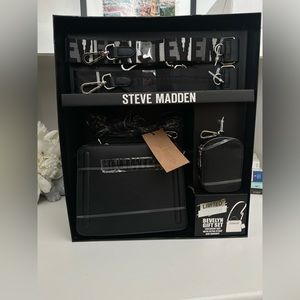 Steve Madden Bevelyn Crossbody Limited Edition Gift Set, Black Exclusive Size